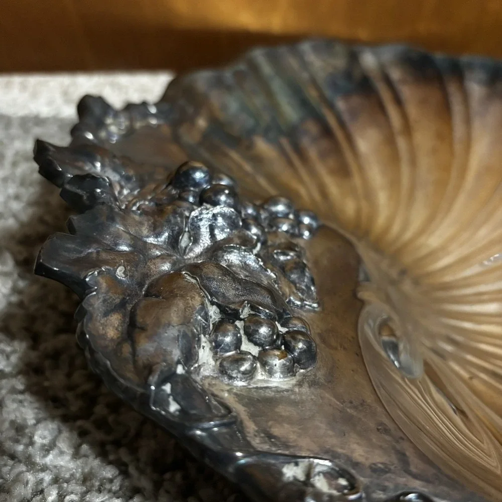 Vintage-Reed and Barton 200 Silverplate Scallop Shell Grapes Serving Dish Bowl